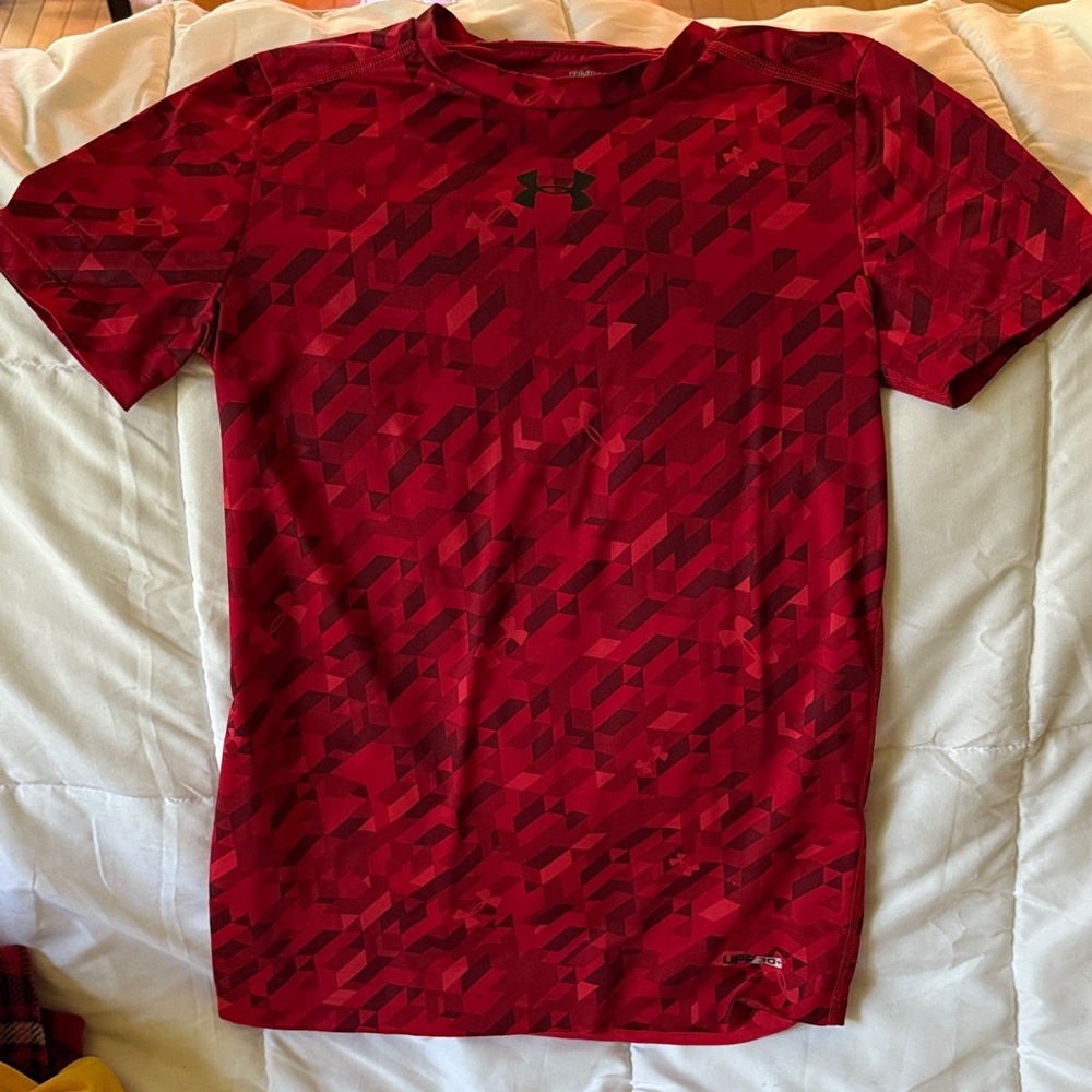 Under Armour Red Camo Base Layer Tee
Youth Large